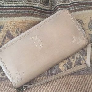 Wallet/wristlet